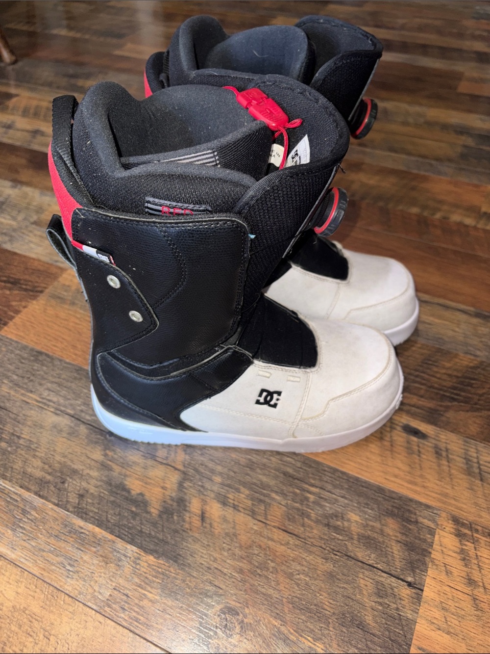 DC Scout BOA 2018 Snowboard Boots in Black, White & Red Accents‎